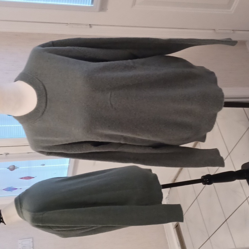 4/$60 Soft Green Knit Sweater - Size Medium